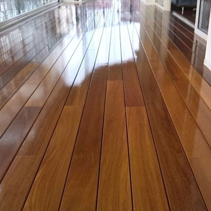 Deck de Lapacho en balcon (2)